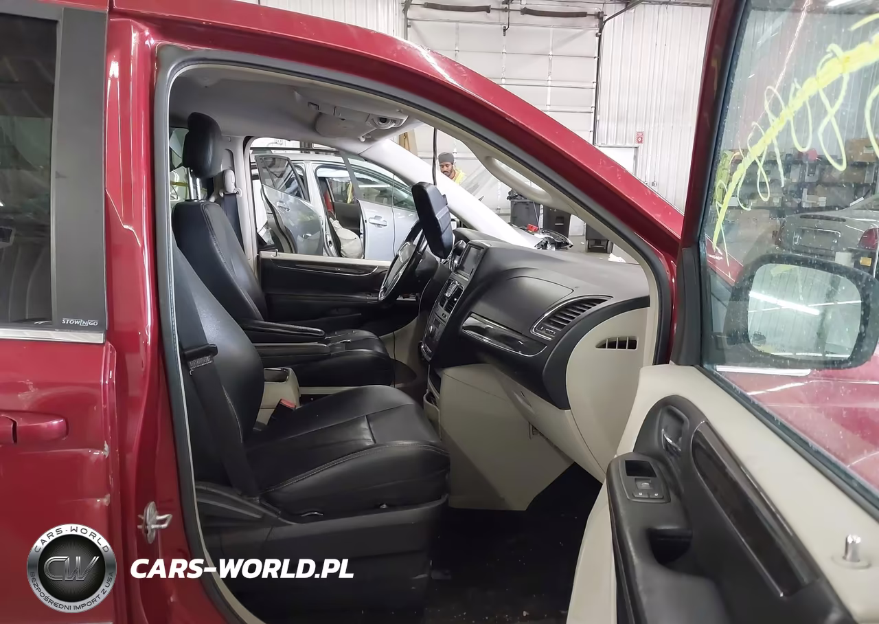 2012 Chrysler Town & Country Touring VIN:2C4RC1BGXCR383485 - 5