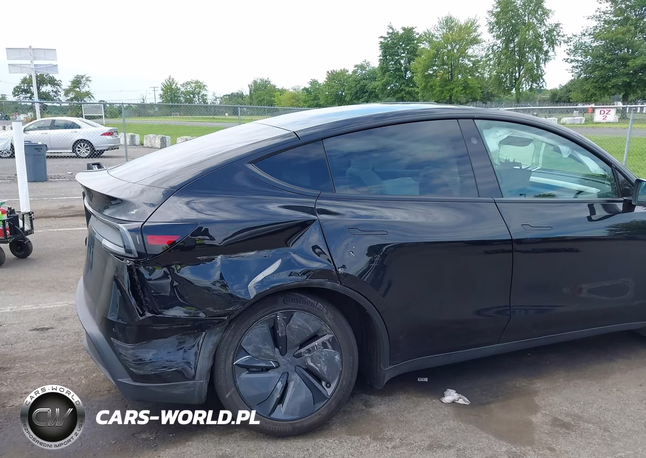 2026 Tesla Model Y Premium-Rear-Wheel Drive VIN:7SAYGDEDXTF581677 - 6