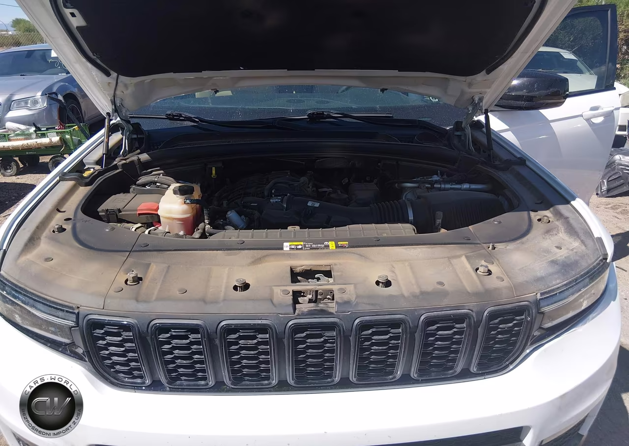 2023 Jeep Grand Cherokee L Limited 4X4 VIN:1C4RJKBG9P8733377 - 10