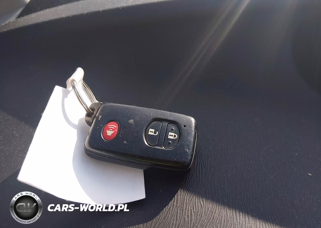 2012 Toyota Prius Two VIN:JTDKN3DU8C5473371 - 11