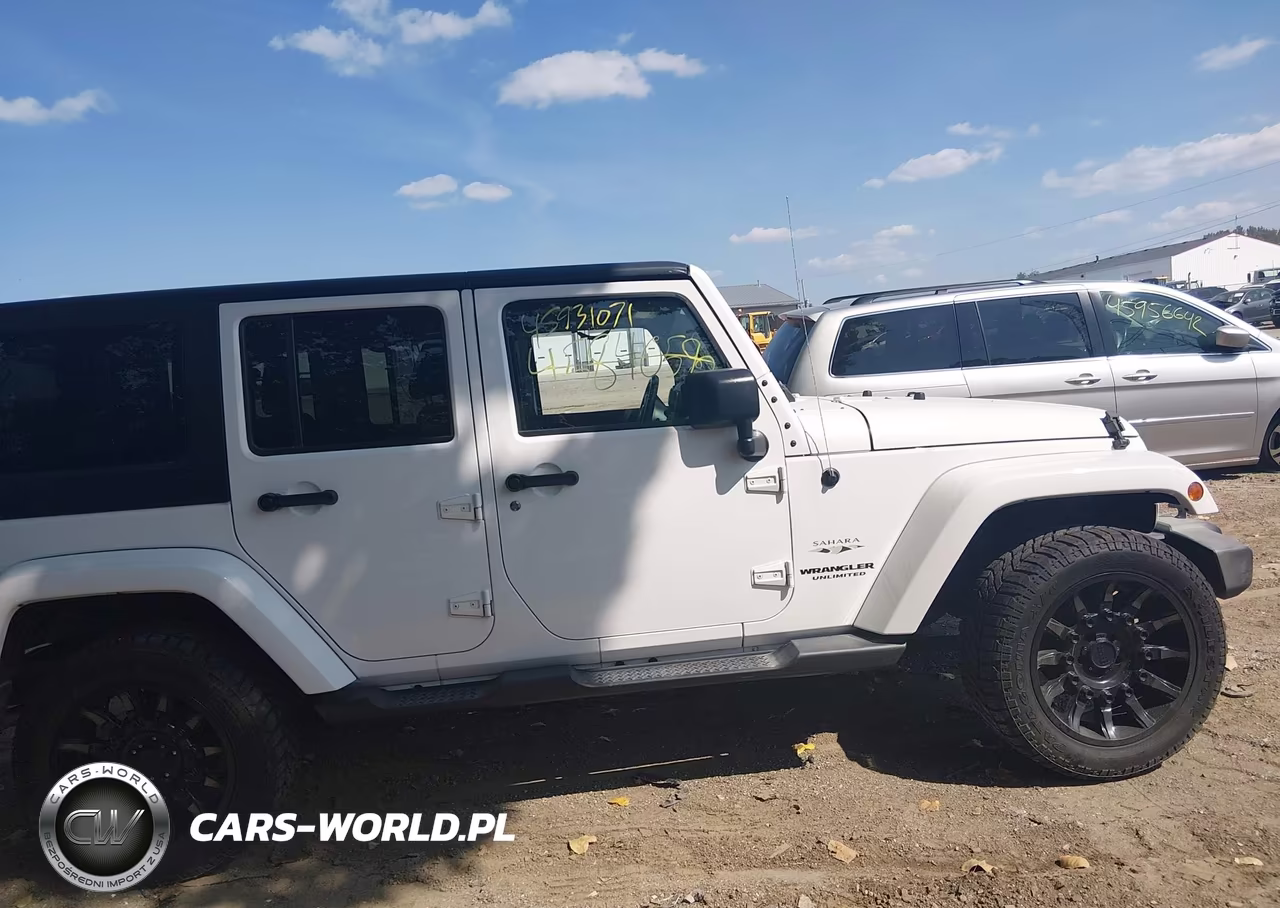 2016 Jeep Wrangler Unlimited Sahara VIN:1C4HJWEG8GL297553 - 13