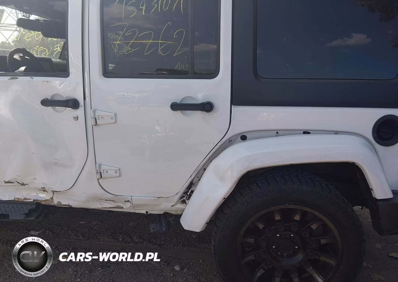 2016 Jeep Wrangler Unlimited Sahara VIN:1C4HJWEG8GL297553 - 6