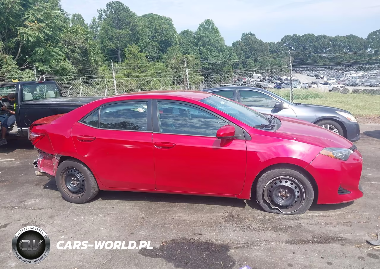2018 Toyota Corolla Le VIN:2T1BURHE5JC057111 - 13