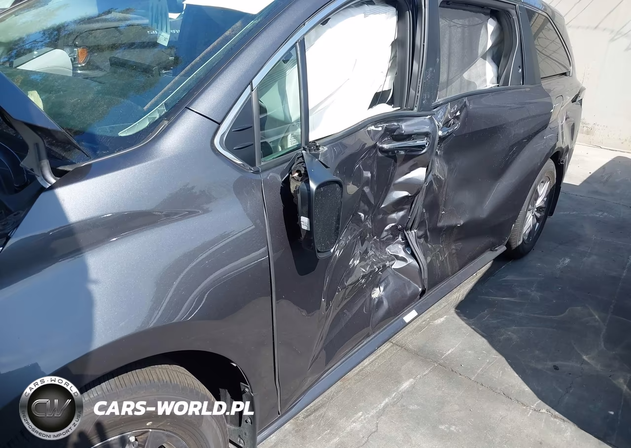2025 Toyota Sienna Xle VIN:5TDJRKEC4SS236546 - 12