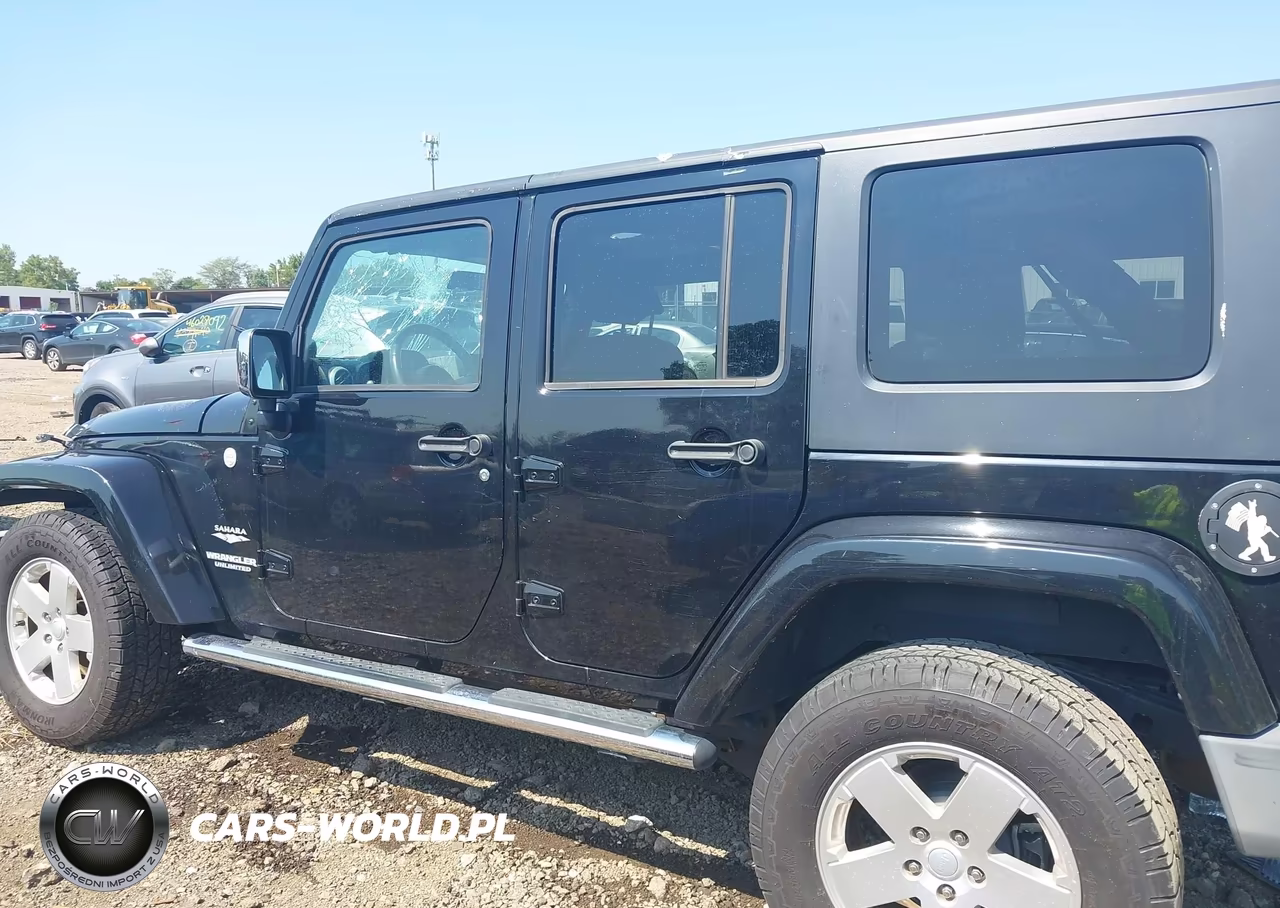 2010 Jeep Wrangler Unlimited Sahara VIN:1J4HA5H14AL221993 - 14