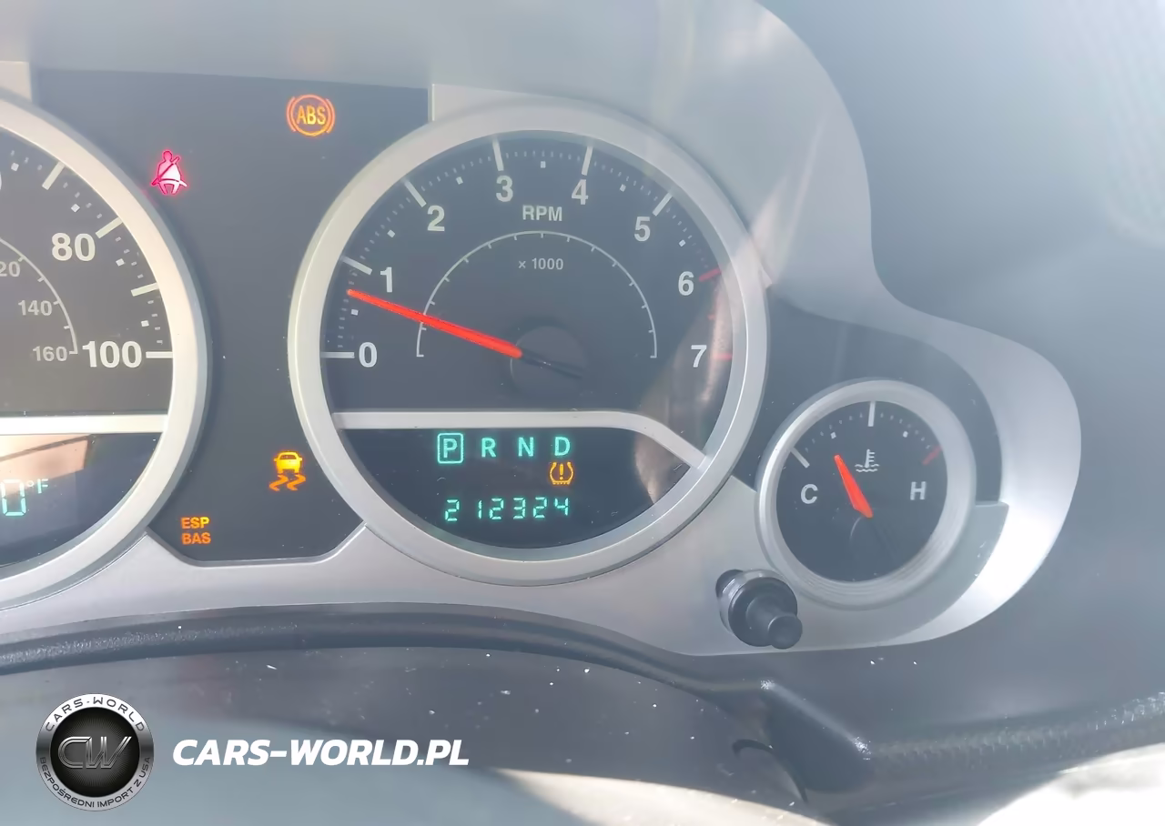 2010 Jeep Wrangler Unlimited Sahara VIN:1J4HA5H14AL221993 - 15
