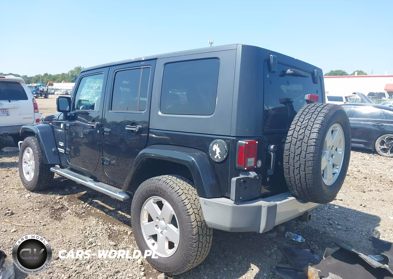 2010 Jeep Wrangler Unlimited Sahara VIN:1J4HA5H14AL221993 - 3