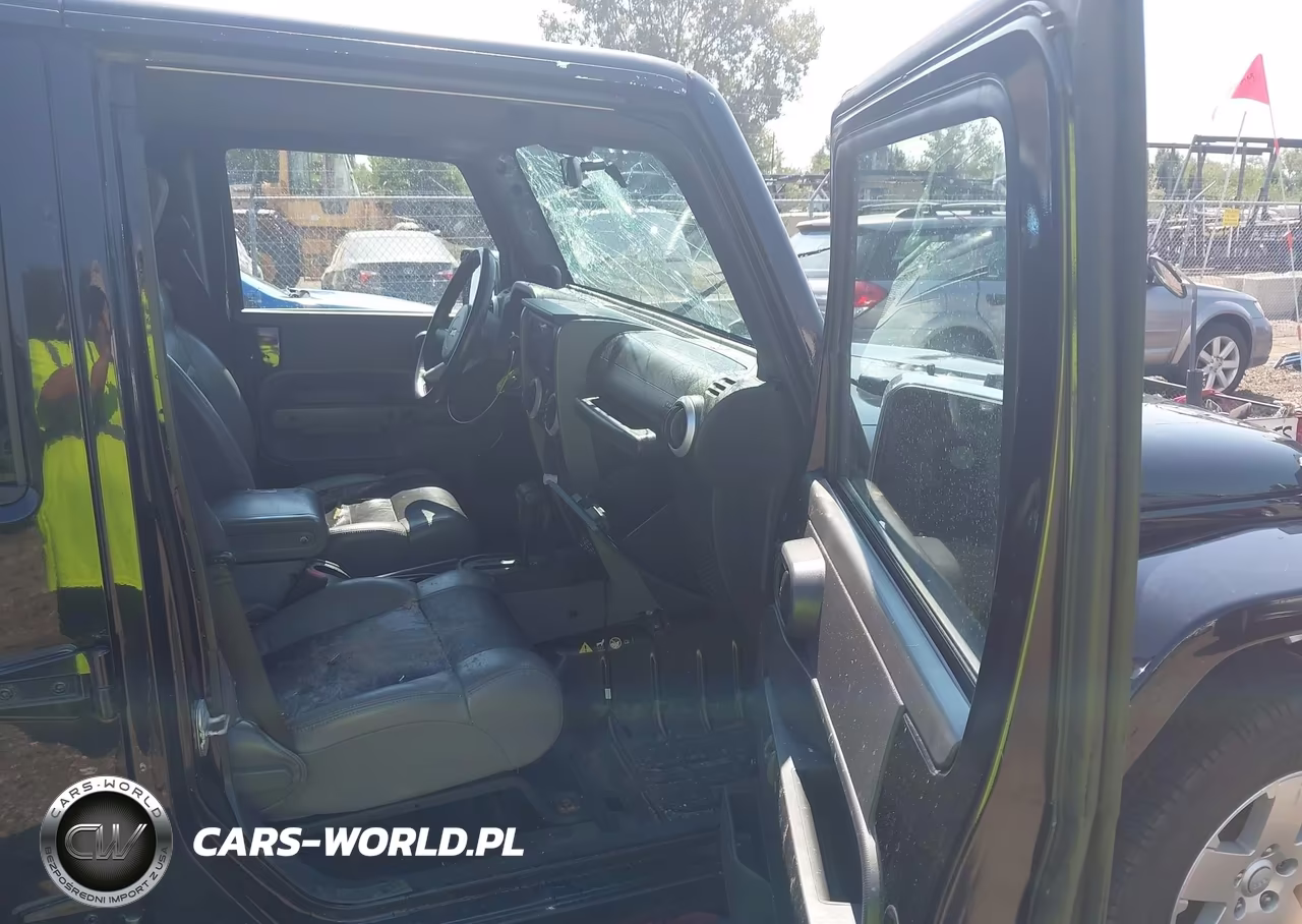 2010 Jeep Wrangler Unlimited Sahara VIN:1J4HA5H14AL221993 - 5