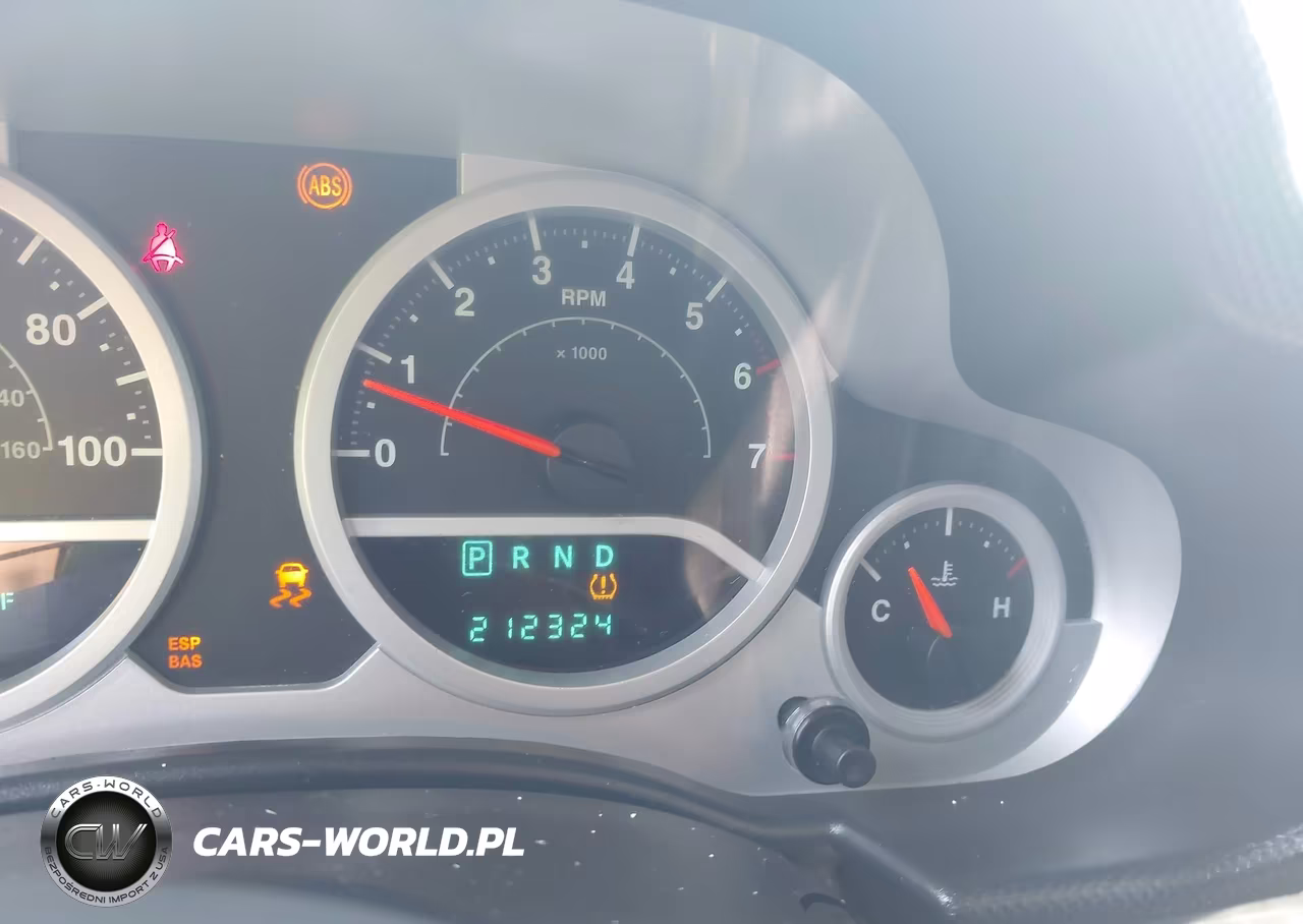 2010 Jeep Wrangler Unlimited Sahara VIN:1J4HA5H14AL221993 - 7
