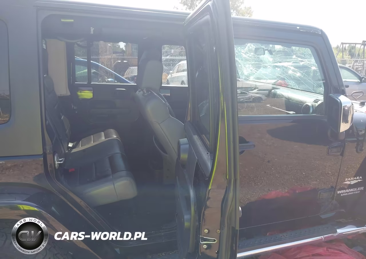 2010 Jeep Wrangler Unlimited Sahara VIN:1J4HA5H14AL221993 - 8
