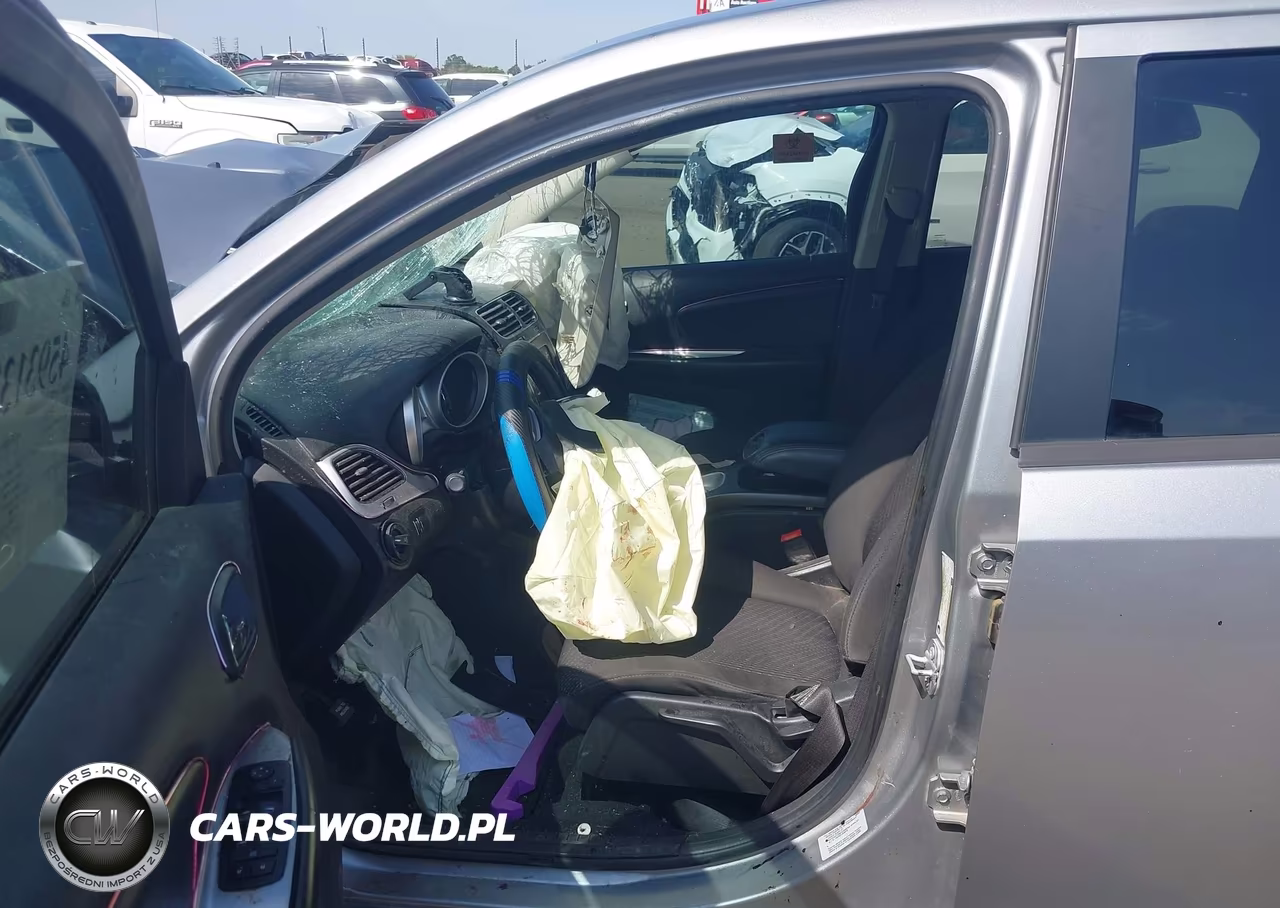 2017 Dodge Journey Crossroad VIN:3C4PDCGB2HT609634 - 5