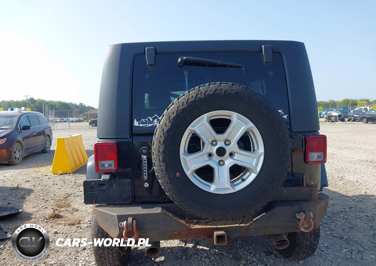 2010 Jeep Wrangler Unlimited Sahara VIN:1J4HA5H19AL146059 - 16