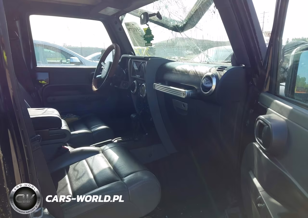 2010 Jeep Wrangler Unlimited Sahara VIN:1J4HA5H19AL146059 - 5