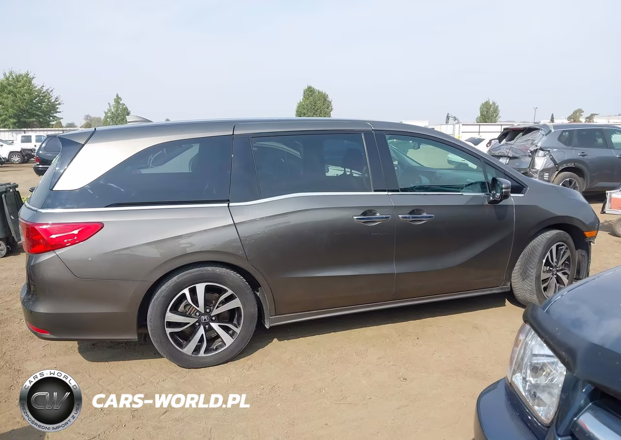 2018 Honda Odyssey Elite VIN:5FNRL6H97JB032015 - 14