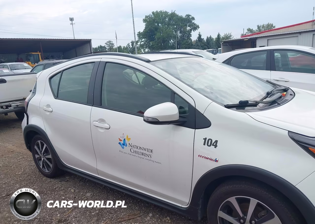 2018 Toyota Prius C Two VIN:JTDKDTB38J1605112 - 13