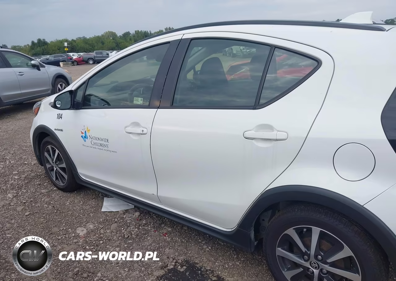 2018 Toyota Prius C Two VIN:JTDKDTB38J1605112 - 14