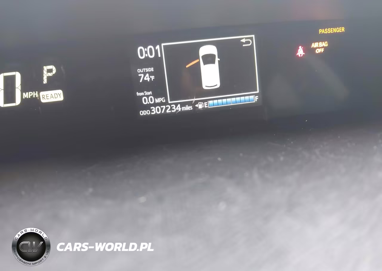 2018 Toyota Prius C Two VIN:JTDKDTB38J1605112 - 15