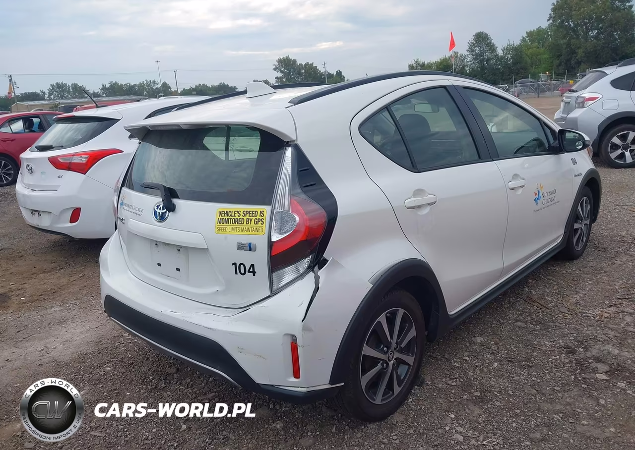 2018 Toyota Prius C Two VIN:JTDKDTB38J1605112 - 16