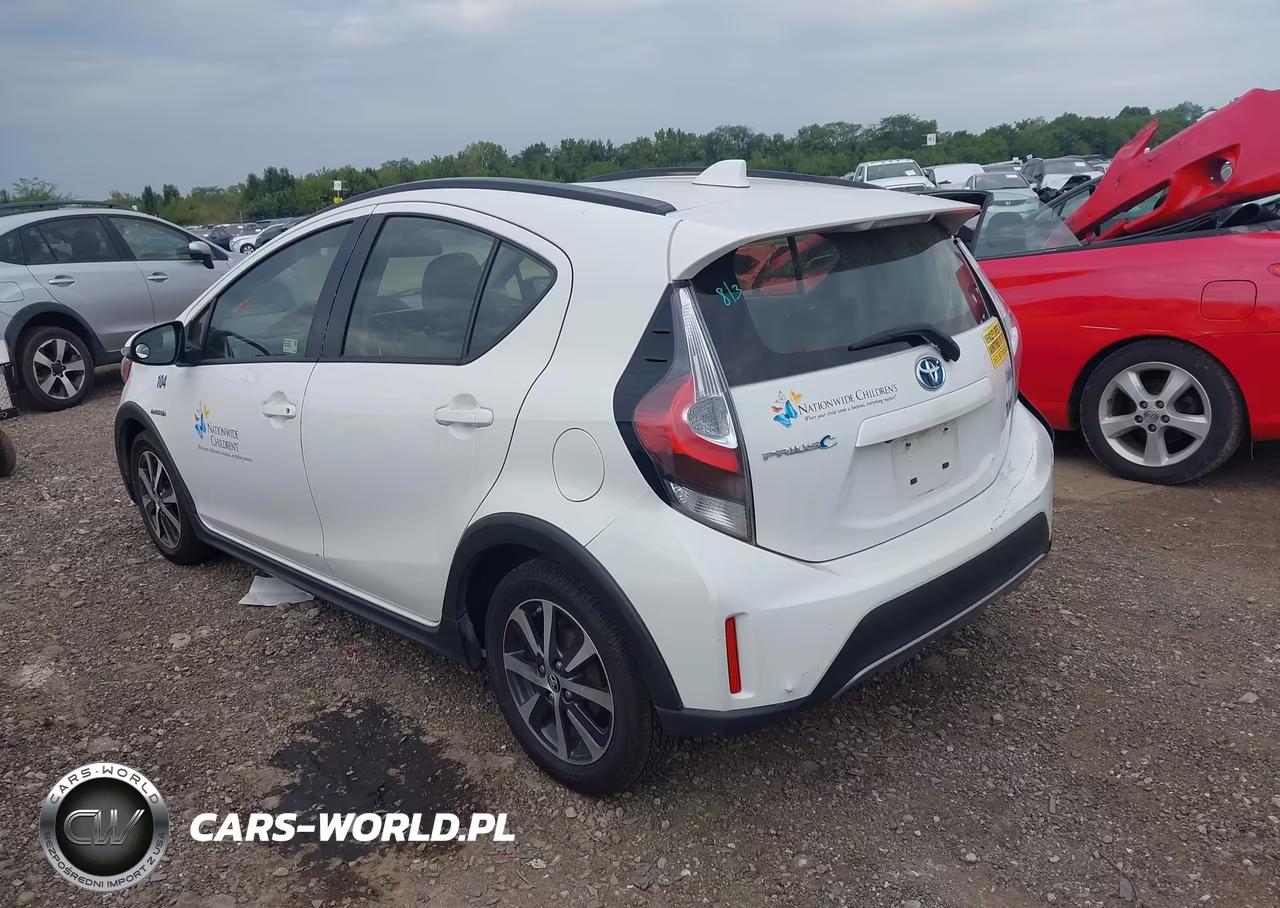 2018 Toyota Prius C Two VIN:JTDKDTB38J1605112 - 3