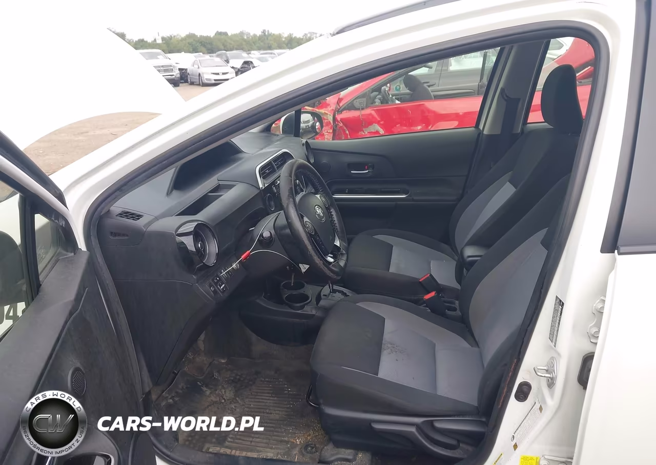 2018 Toyota Prius C Two VIN:JTDKDTB38J1605112 - 5