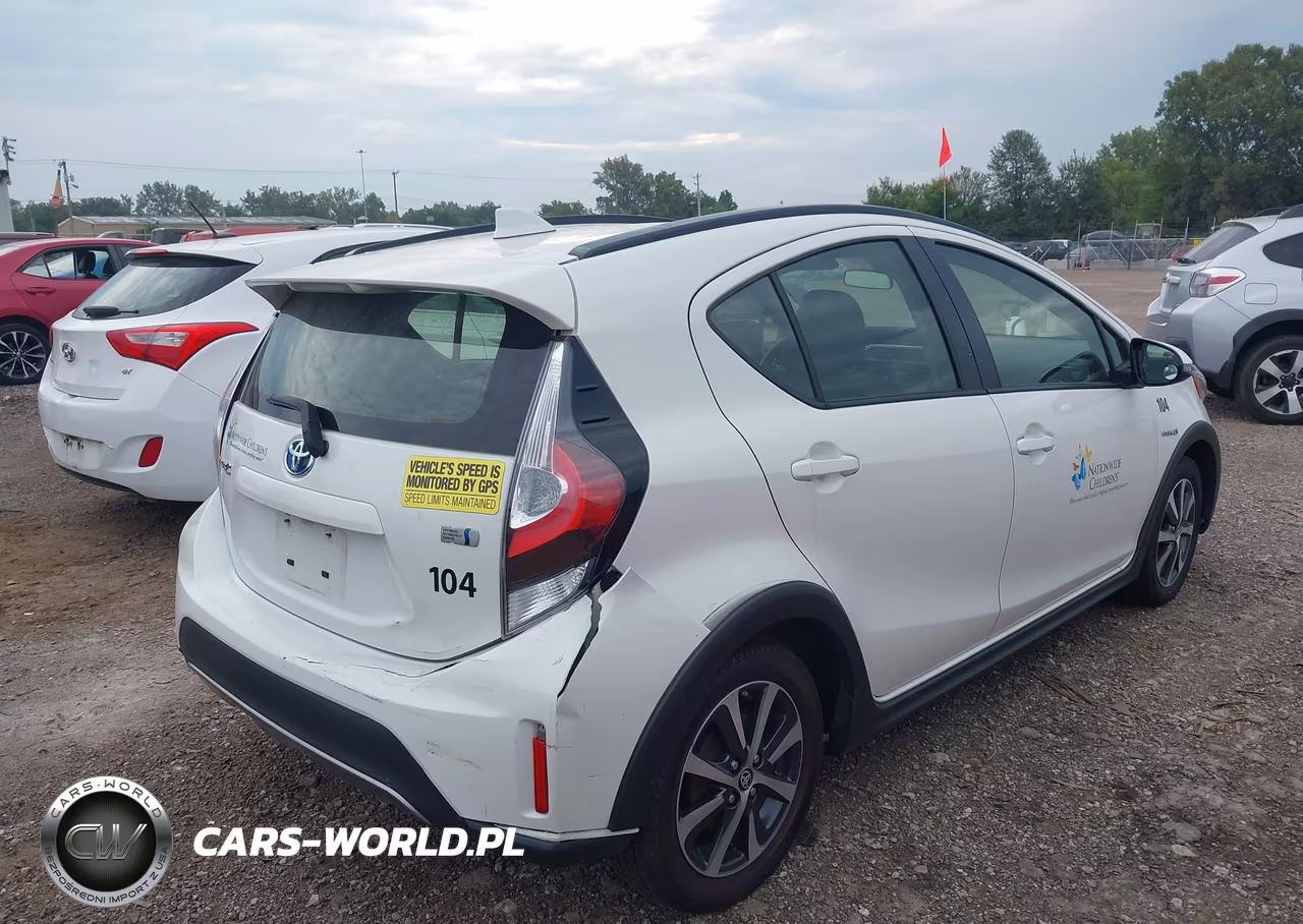 2018 Toyota Prius C Two VIN:JTDKDTB38J1605112 - 6