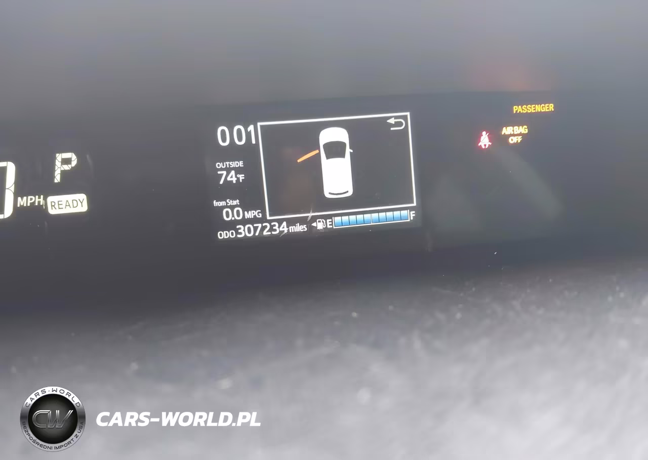 2018 Toyota Prius C Two VIN:JTDKDTB38J1605112 - 7