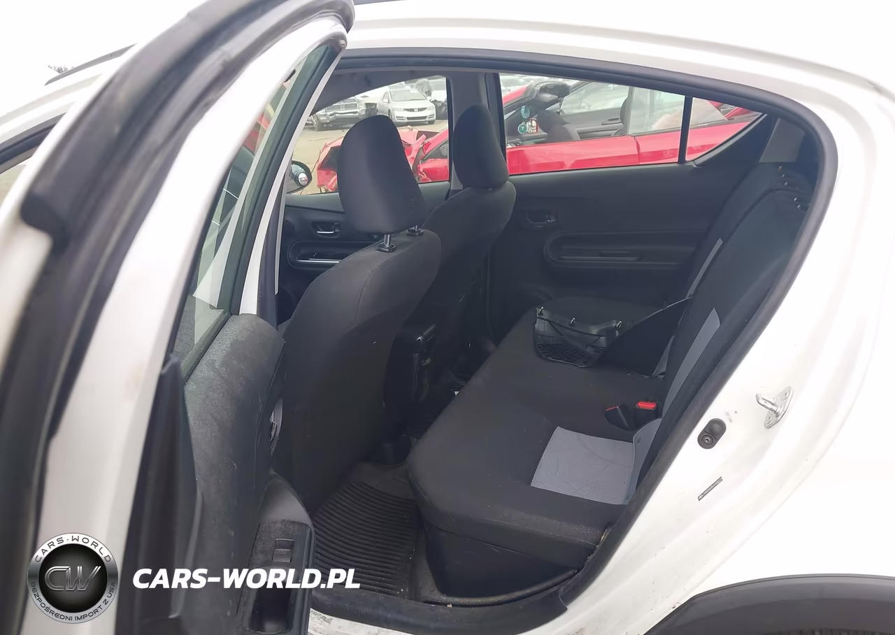 2018 Toyota Prius C Two VIN:JTDKDTB38J1605112 - 8