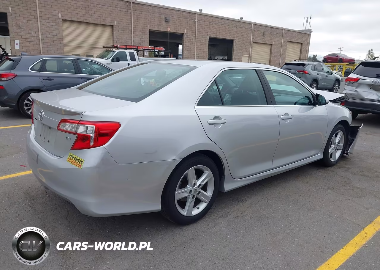 2013 Toyota Camry Se VIN:4T1BF1FK4DU294681 - 4