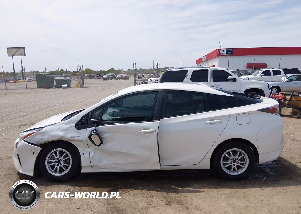 2018 Toyota Prius Four VIN:JTDKARFU0J3054497 - 15