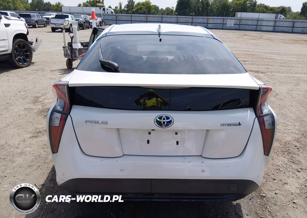 2018 Toyota Prius Four VIN:JTDKARFU0J3054497 - 17