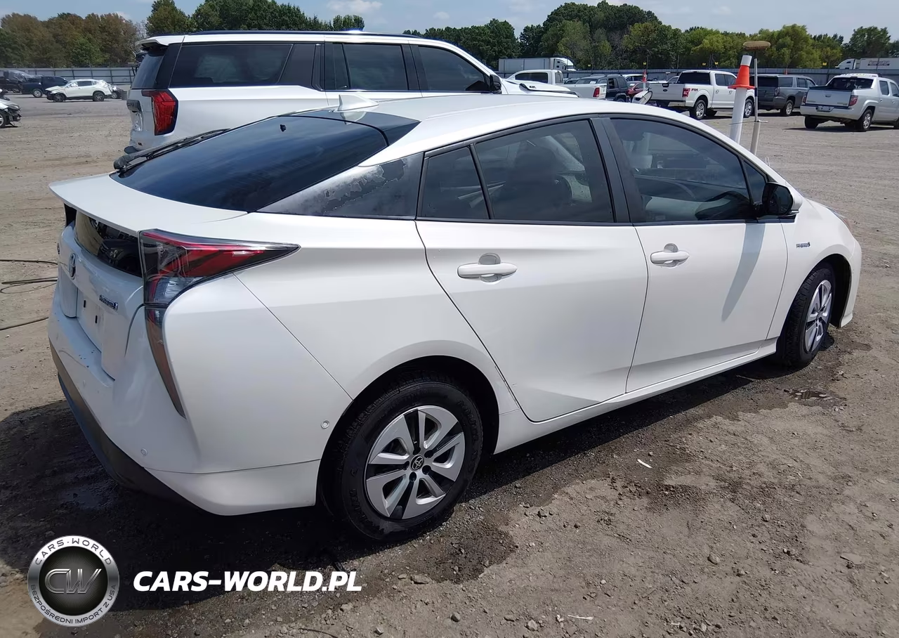 2018 Toyota Prius Four VIN:JTDKARFU0J3054497 - 4