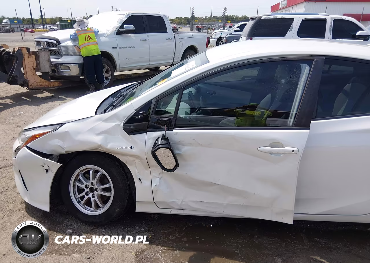 2018 Toyota Prius Four VIN:JTDKARFU0J3054497 - 6