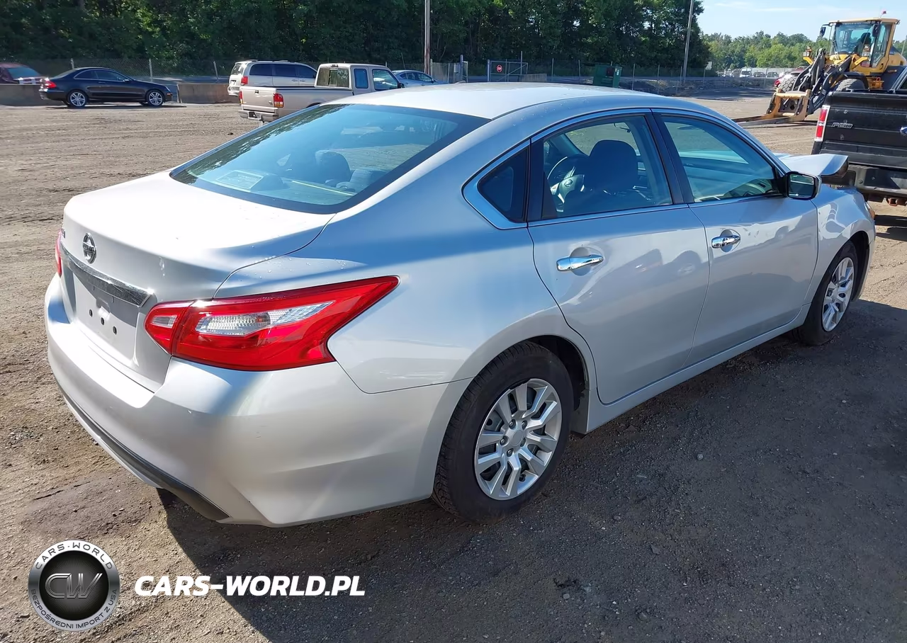 2017 Nissan Altima 2.5 S VIN:1N4AL3AP5HC251315 - 4
