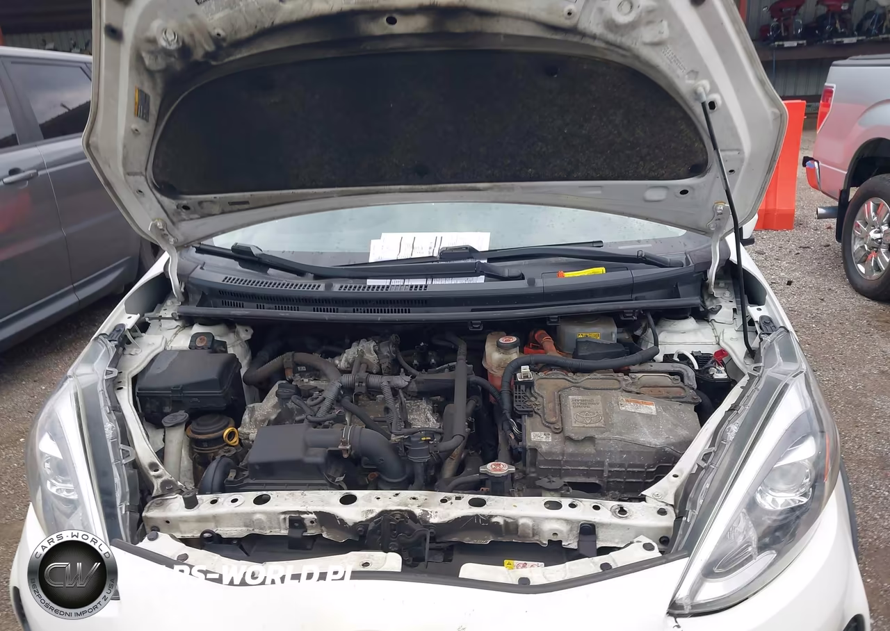 2018 Toyota Prius C Two VIN:JTDKDTB37J1605795 - 10
