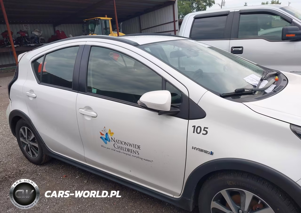 2018 Toyota Prius C Two VIN:JTDKDTB37J1605795 - 13