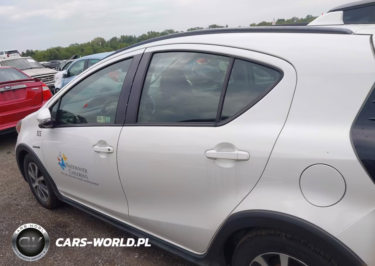 2018 Toyota Prius C Two VIN:JTDKDTB37J1605795 - 14