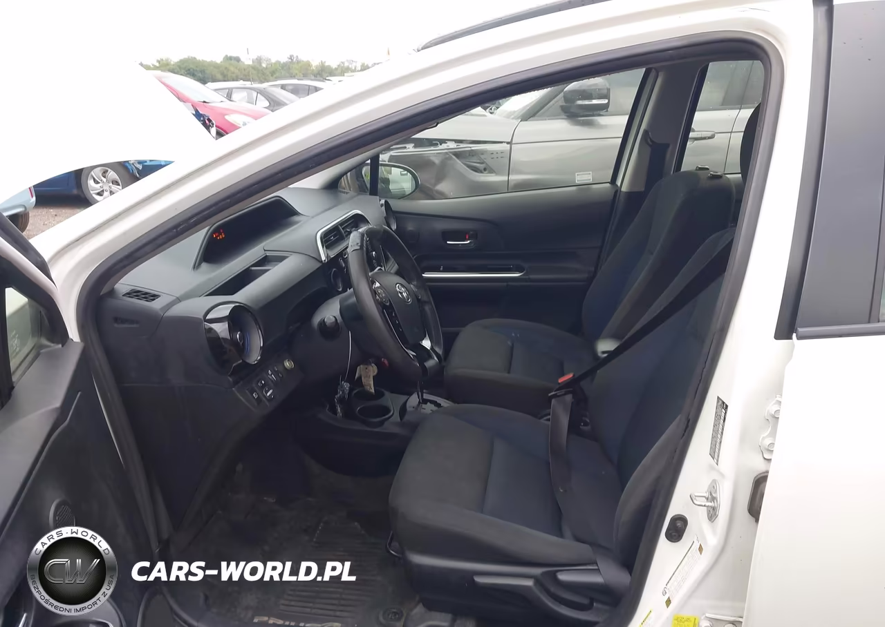 2018 Toyota Prius C Two VIN:JTDKDTB37J1605795 - 5