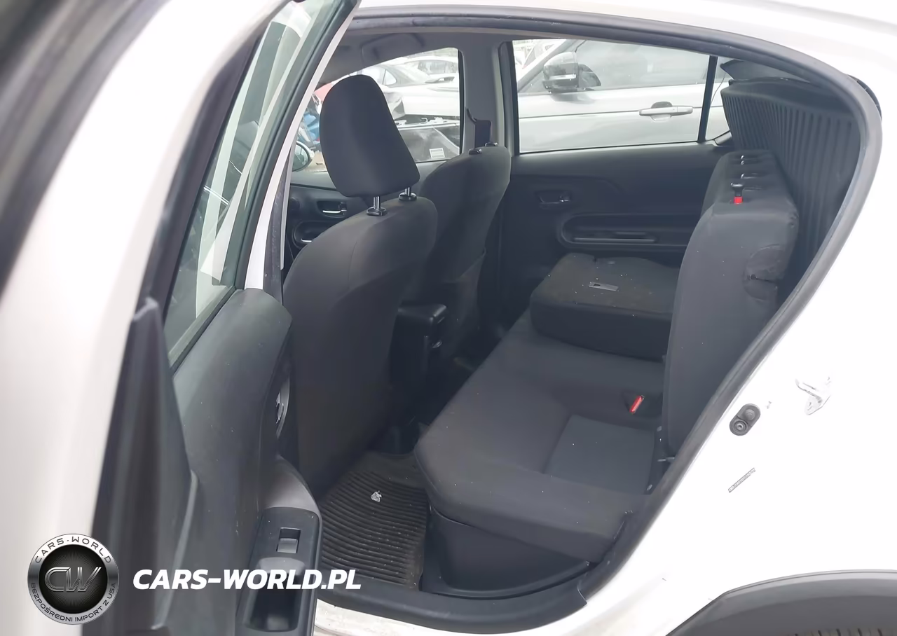 2018 Toyota Prius C Two VIN:JTDKDTB37J1605795 - 8
