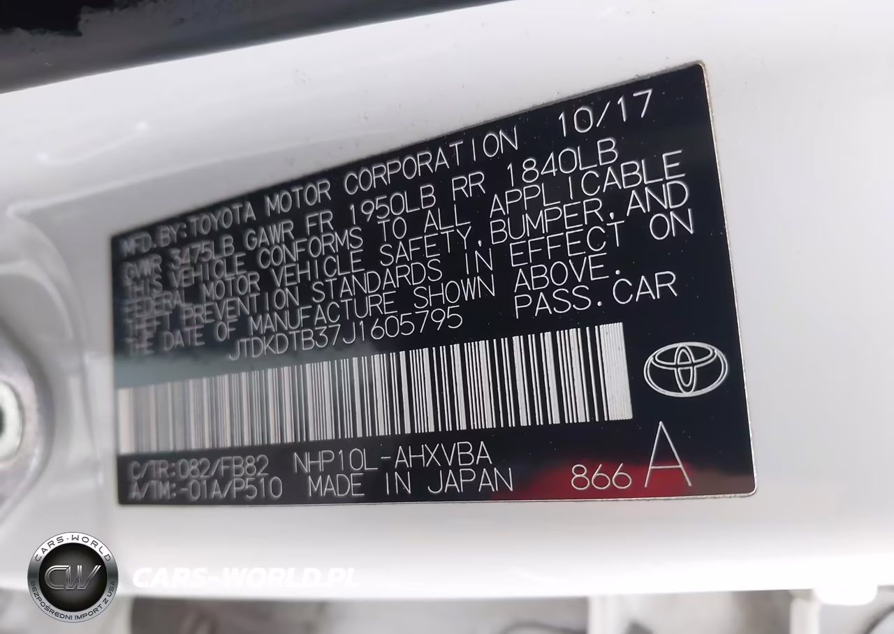 2018 Toyota Prius C Two VIN:JTDKDTB37J1605795 - 9