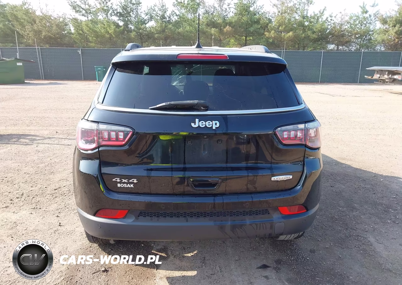 2018 Jeep Compass Latitude 4X4 VIN:3C4NJDBB1JT360116 - 16