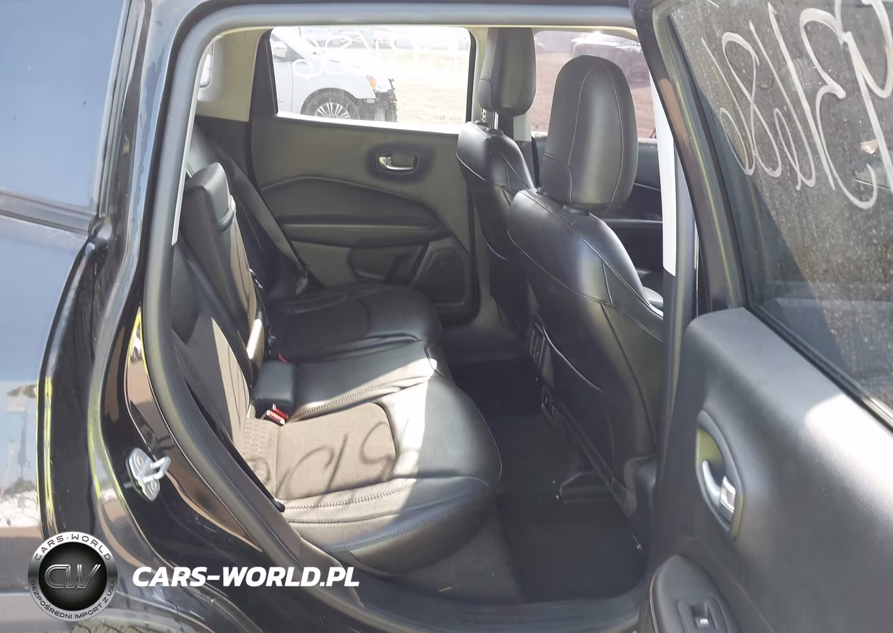 2018 Jeep Compass Latitude 4X4 VIN:3C4NJDBB1JT360116 - 8