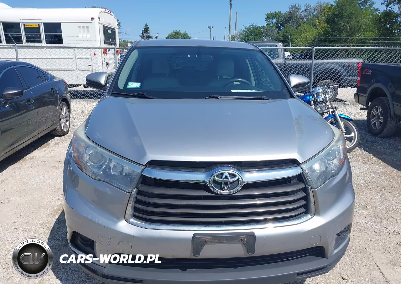 2015 Toyota Highlander Le V6 VIN:5TDBKRFH9FS173543 - 12