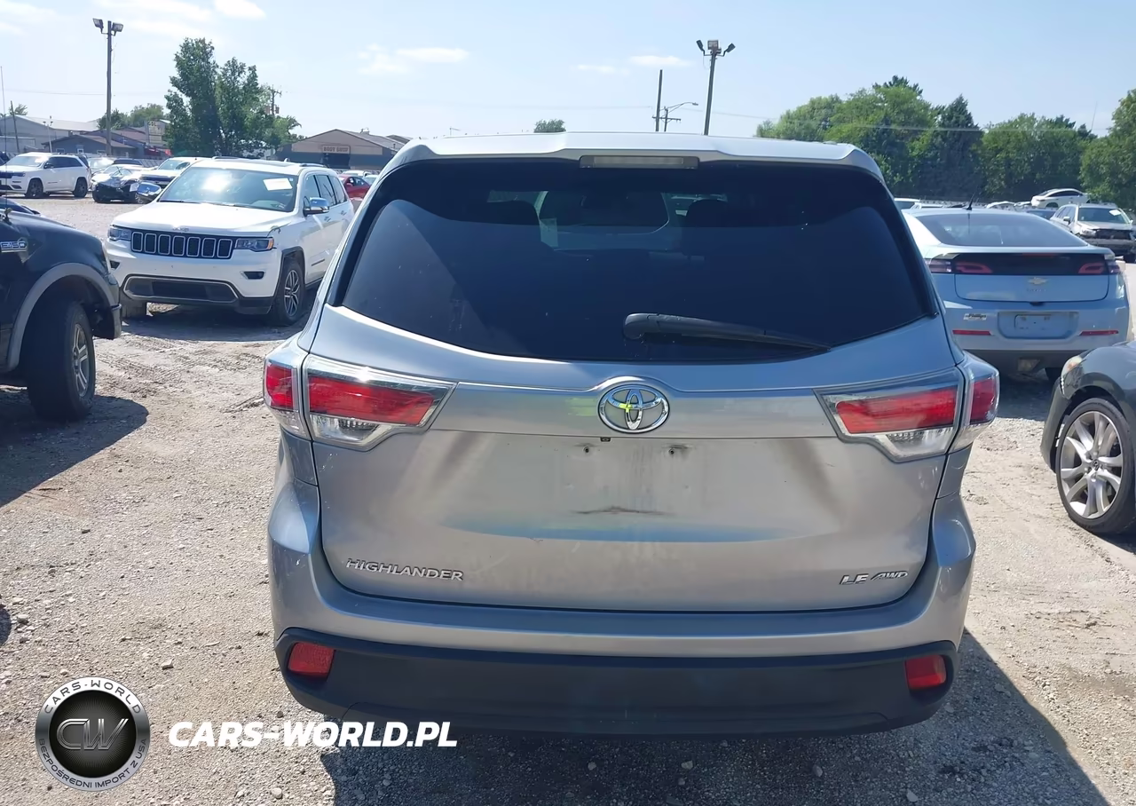 2015 Toyota Highlander Le V6 VIN:5TDBKRFH9FS173543 - 16