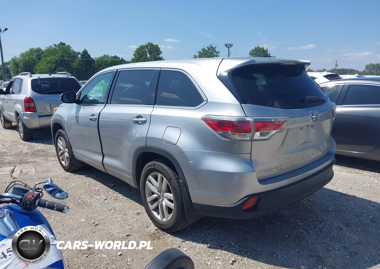 2015 Toyota Highlander Le V6 VIN:5TDBKRFH9FS173543 - 3