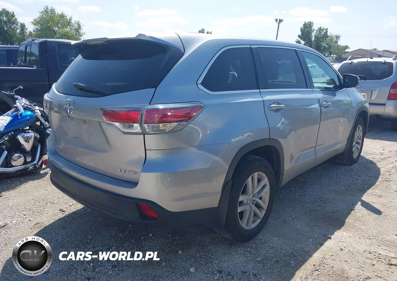 2015 Toyota Highlander Le V6 VIN:5TDBKRFH9FS173543 - 4