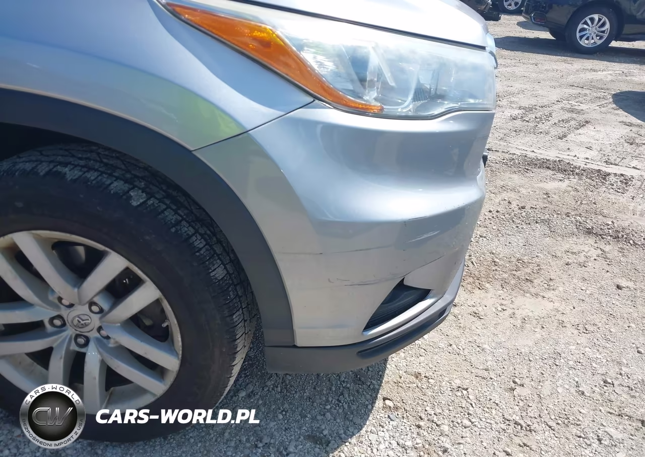 2015 Toyota Highlander Le V6 VIN:5TDBKRFH9FS173543 - 6