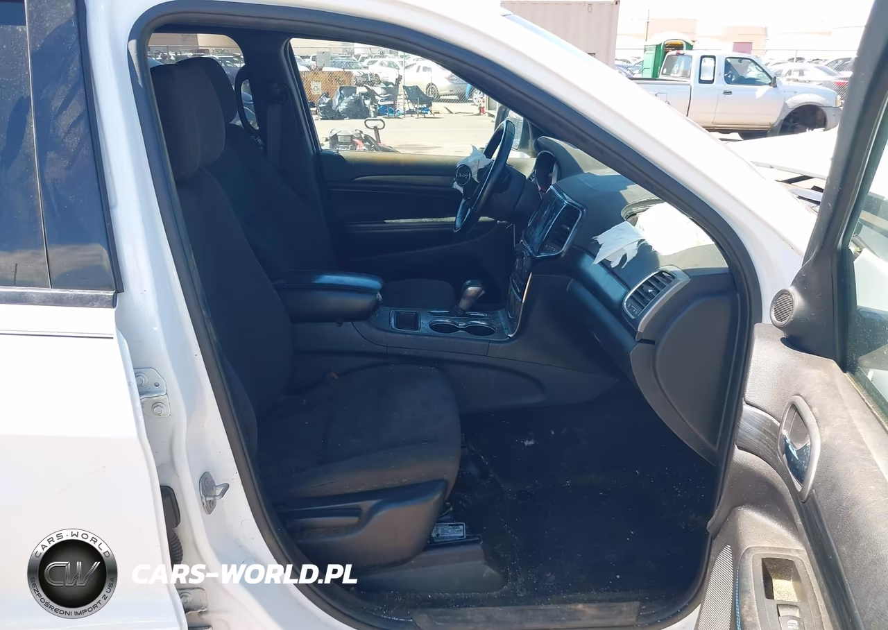 2019 Jeep Grand Cherokee Upland 4X2 VIN:1C4RJEAG6KC643371 - 5