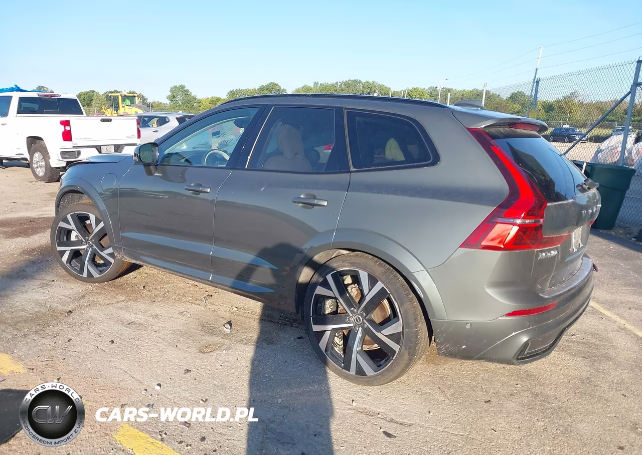 2026 Volvo Xc60 Plug-In Hybrid Ultra, T8 Awd Electric-Gasoline, Dark VIN:YV4H60RM5T1301513 - 3