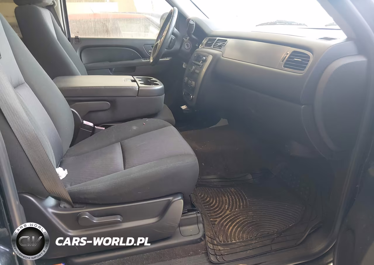 2010 Chevrolet Suburban 1500 Ls VIN:1GNUKHE30AR241137 - 5