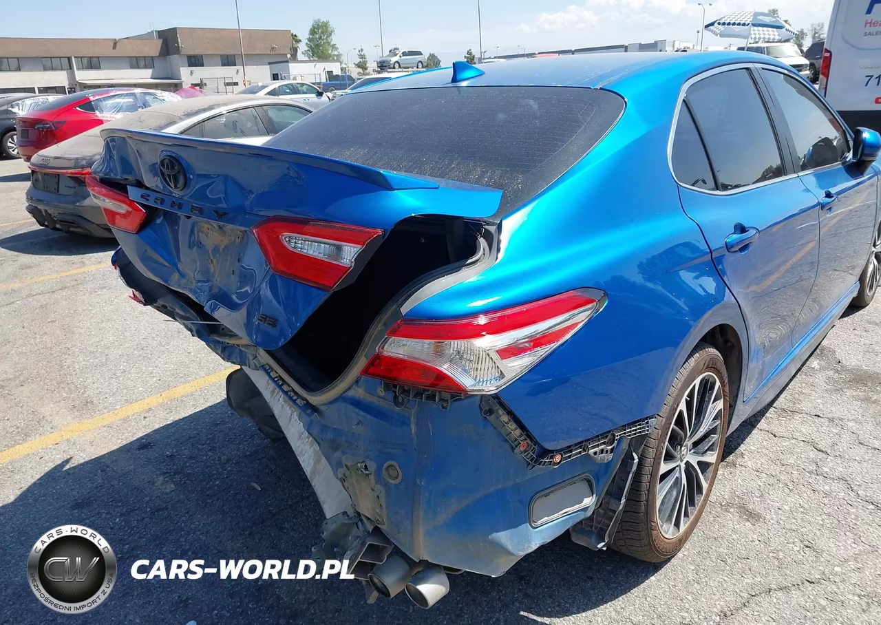 2020 Toyota Camry Se VIN:4T1G11AK2LU330474 - 18